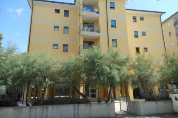Lyon apartmanház 1. - Bibione Spiaggia