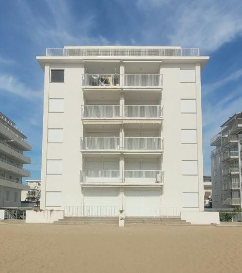 Isolabella apartmanház - Lido di Jesolo nyugat - a tenger felől